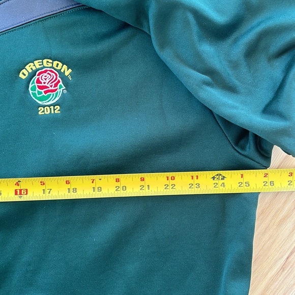 Antigua Oregon Ducks Zip Up Sweater - Picture 7 of 7